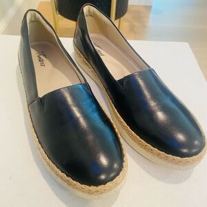 NWOB Trotters Sz 11N Accent Black Leather Slip On Sneaker/Espadrille